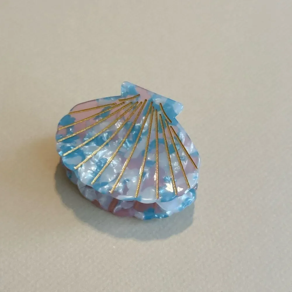 Shell hair clip #1555